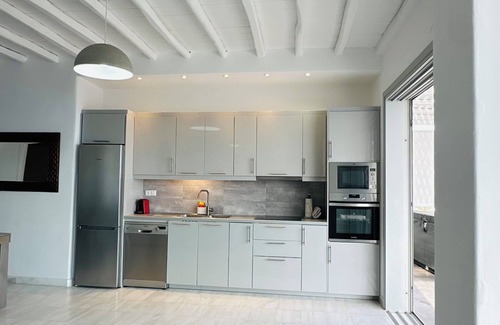 Agios Stefanos Apartment | Seaview & Jacuzzi