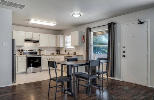 West San Antonio House | SeaWorld LacklandAFB SixFlags with game room