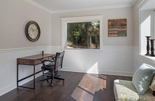 Friday Harbor House | Secluded 4BR Nestled in Woods-Hot Tub/Dog Friendly