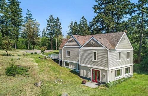 Friday Harbor House | Secluded 4BR Nestled in Woods-Hot Tub/Dog Friendly