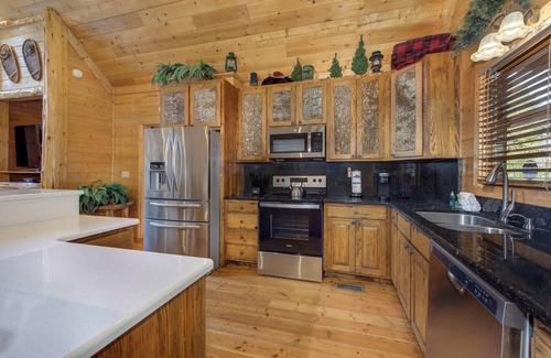 Wears Valley Cabin | Secluded 6 BDR Cabin w/Game Room & Theater – Minutes from Smoky Mountain Park!