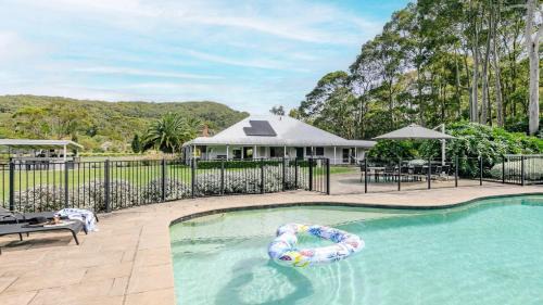 Wamberal House | Secluded Acerage With Floodlit Tennis and Basketball Courts, Pool, Firepit and Beautiful Homestead
