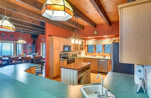 Gloversville Cabin | Secluded Adirondack Cabin ~ 5 Mi to Sacandaga Lake