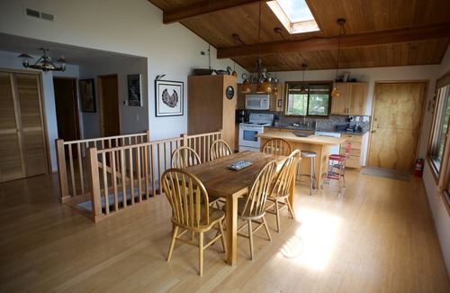 Olympia House | Secluded beachfront home on Harstine Island