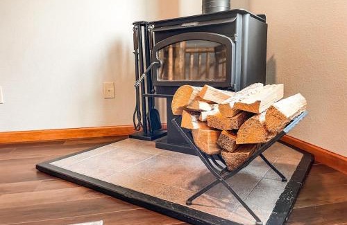 Divide House | Secluded Cabin fishing hiking relaxing fireplace