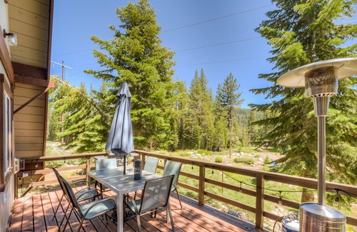 Pla-Vada Woodlands Cabin | Secluded cabin with deck, WiFi, loft, W/D & gas fireplace - quiet location