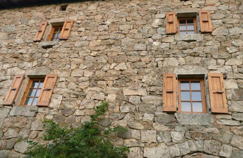 Desaignes House | Secluded & Charming Gîte Surrounded by Nature
