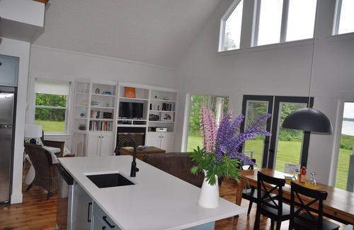 Panmure Island Cottage | Secluded cottage on private beach