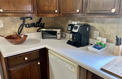 Annetta House | Secluded Country Lodge In Aledo - Pet Friendly!
