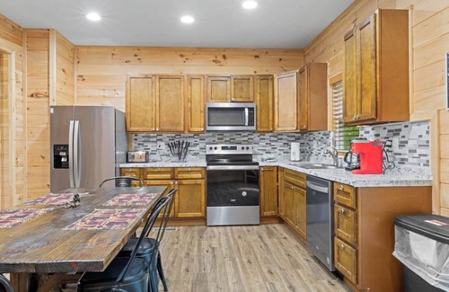 Sevierville Cabin | Secluded cozy Cabin/Prime location/Family-oriented/Hot tub/Pet-friendly/Fire-pit