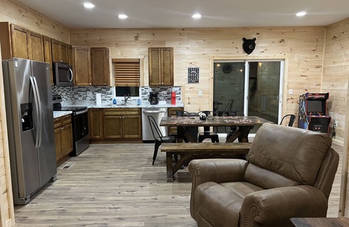 Sevierville Cabin | Secluded cozy Cabin/Prime location/Family-oriented/Hot tub/Pet-friendly/Fire-pit