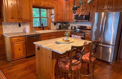 Tate House | Secluded & Cozy Log Cabin w/Expansive Deck Views