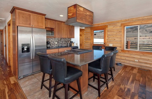 Silverthorne House | Secluded Dog Friendly, Single Family Home with Mountain Views - Nearby Resorts