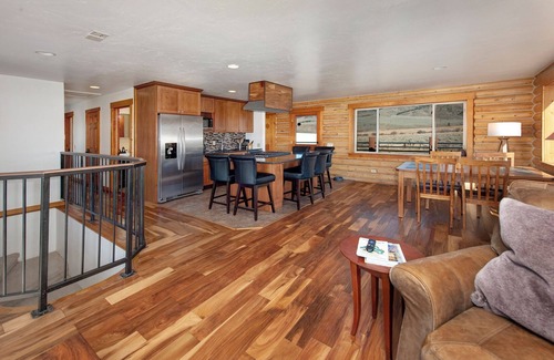 Silverthorne House | Secluded Dog Friendly, Single Family Home with Mountain Views - Nearby Resorts