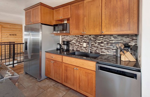 Silverthorne House | Secluded Dog Friendly, Single Family Home with Mountain Views - Nearby Resorts