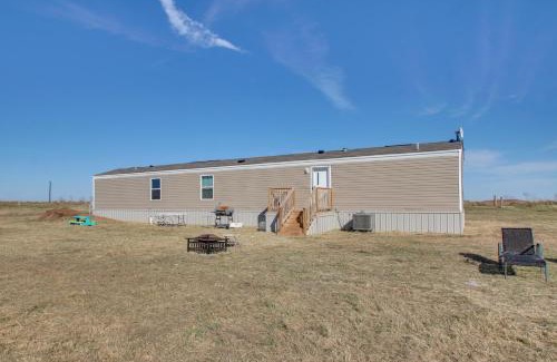 Canadian County House | Secluded El Reno Retreat with Private Fishing Lake!