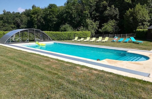Mont-Saint-Jean Cottage | Secluded gite in the grounds of a chateau with private fishing