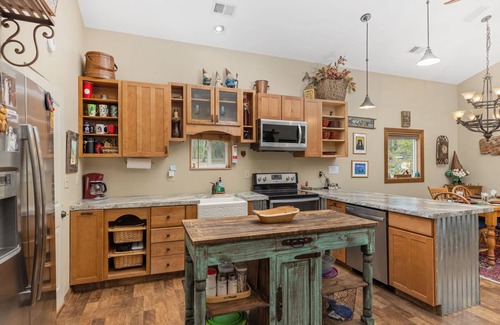 Black Hawk Cabin | Secluded Gorgeous Cabin-Hike- Bike-steps away from Roosevelt National Forest