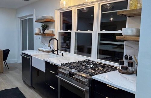 Chaplin House | Secluded Hilltop Luxury Retreat-Bourbon Trail-Taylorsville Lake-Pool & Hot Tub