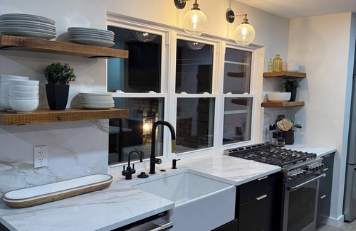 Chaplin House | Secluded Hilltop Luxury Retreat-Bourbon Trail-Taylorsville Lake-Pool & Hot Tub