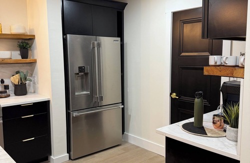 Chaplin House | Secluded Hilltop Luxury Retreat-Bourbon Trail-Taylorsville Lake-Pool & Hot Tub