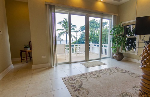 East End Villa | Secluded Waterfront Single Family Villa with Private Pool – 3,000 Sq of Luxury
