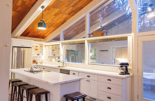 Lake Roesiger House | Secluded Lakehouse with Pickleball & Hot Tub