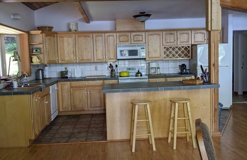 Roche Harbor House | Secluded & light-filled Pacific NW Waterfront home on SJI with views of Speiden Island