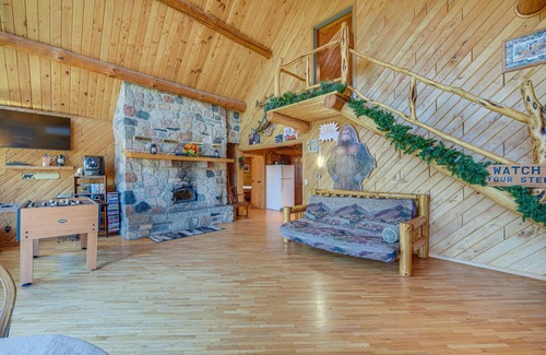 Finlayson Cabin | Secluded Log Cabin < 1 Mi to Munger State Trail!