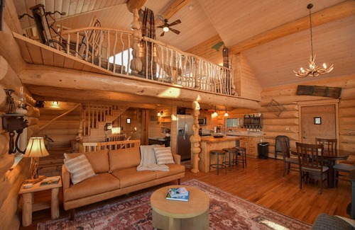Nikolaevsk House | Secluded Log Home Close to Town Right on Ocean