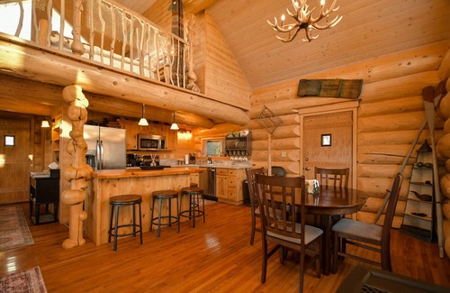 Nikolaevsk House | Secluded Log Home Close to Town Right on Ocean