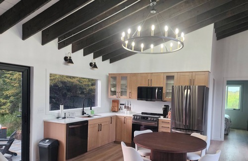 Marshland Cabin | Secluded Modern Cabin with Bluff Views, Hot Tub, Fire Pit.