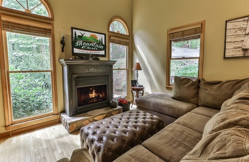 Walnut Mountain Cabin | Secluded Mountain Falls - Hot Tub, Dog Friendly/Minimum Age Requirement of 25 yr