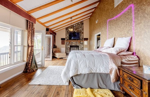 Calabasas Resort | Secluded mountain top mega mansion & majestic views of the mountains & Ocean