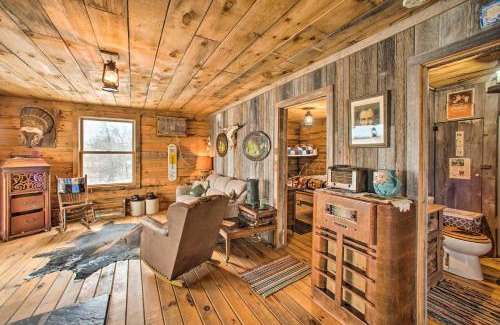 Putnam County House | Secluded Powersville Cabin 25 Mi to Lake Paho!