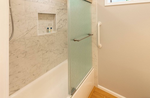 Bridle Trails Apartment | Secluded Private Suite in Bridle Trails – Near Major Tech & 25 Min to Seattle