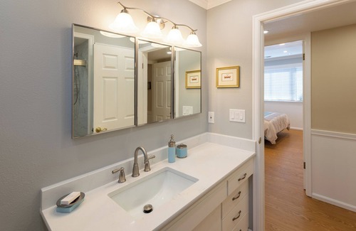 Bridle Trails Apartment | Secluded Private Suite in Bridle Trails – Near Major Tech & 25 Min to Seattle