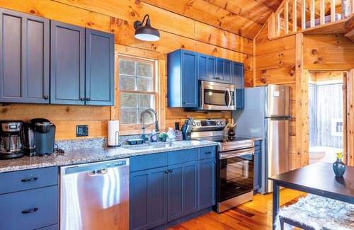 Townsend Cabin | Secluded Retreat with Hot Tub, Arcade Fun