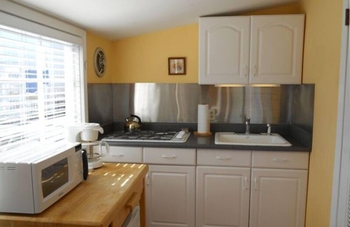 Sausalito Cottage | Secluded, Romantic, Private, on the Water