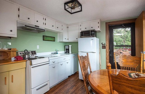 Rainbow Valley Cabin | Secluded Rustic Mountain Cabin!