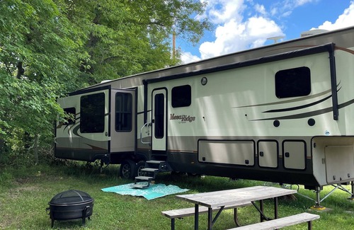 Steelville House | Secluded RV with private river access - 1 minute walk to the water!