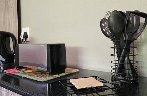 Oudtshoorn Cottage | Secluded Self Gatering Garden Cottage with own private entrance and yard