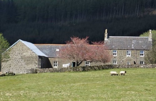 Gruline Cottage | Secluded traditional Island house surrounded by river and wild flower meadows