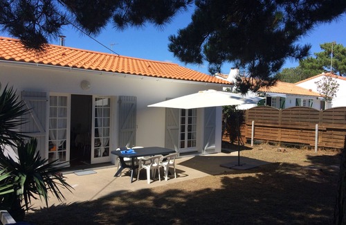 La Tranche-sur-Mer House | Secluded with loads of privacy, 6-minute walk to beach up to 6 people,