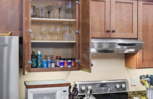 Cleveland House | Secluded Yurt Hideaway 10 min to Table Rock