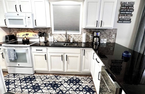 Alger House | Secord Lake Private Wooded Luxury Retreat