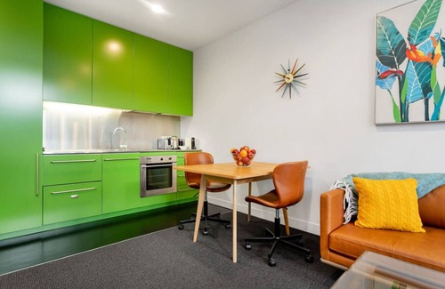 Auckland Central Business District Apartment | Secret Garden Apartment w/Heat Pump & Car Park