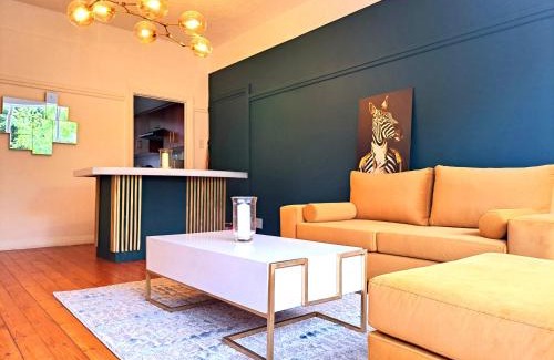 Rondebosch Apartment | Secure and Modern 2Bed Apartment in Cape Towns Charming Rondebosch