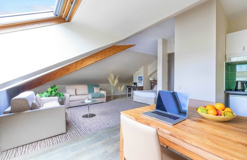 Chambery Apartment | Secure downtown studio with hotel services Pets welcome