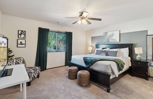 Sedro-Woolley House | Sedro Woolley Home - Perfect for Groups 4 Bedrooms 2.5 Baths Await Your Stayn